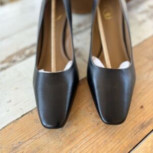 Elegant Black Women's Pumps